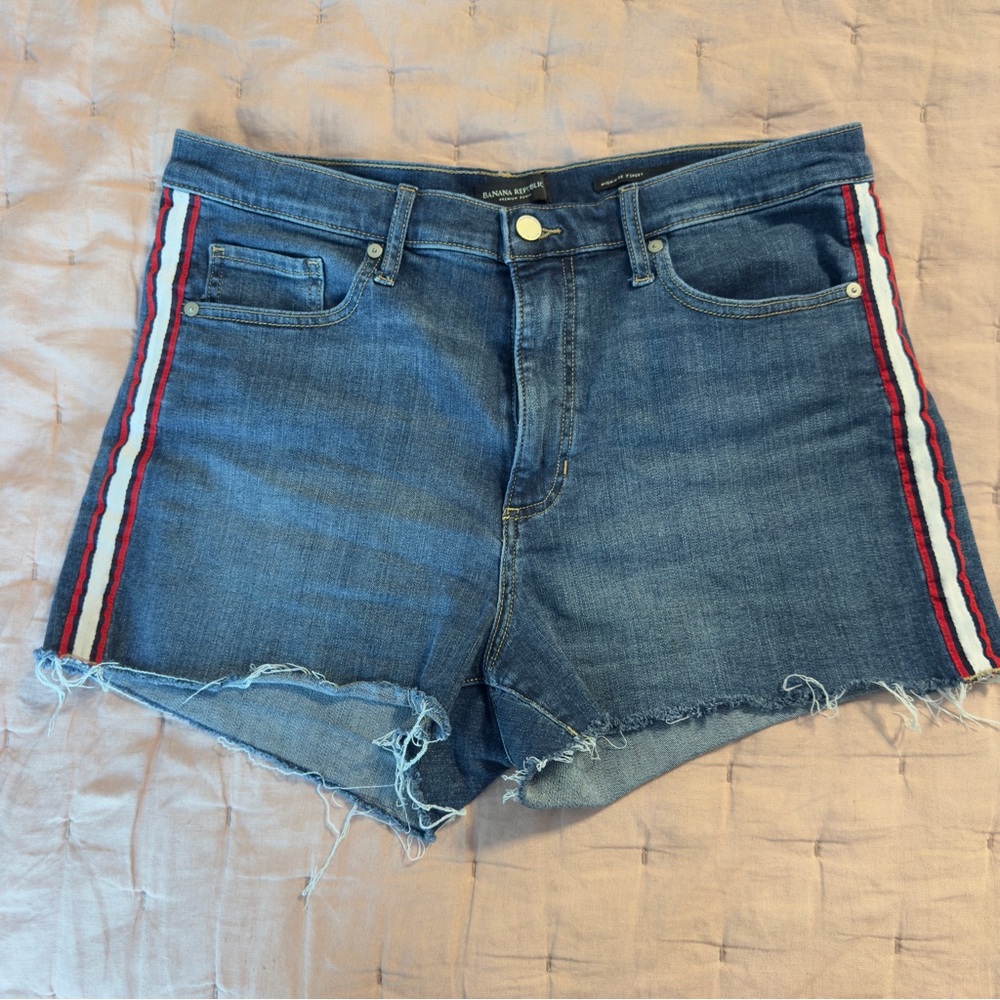 Banana Republic Indigo Hi-Rise 3” Shorts. Size 31. Waist 33”.  Excellent shape.
